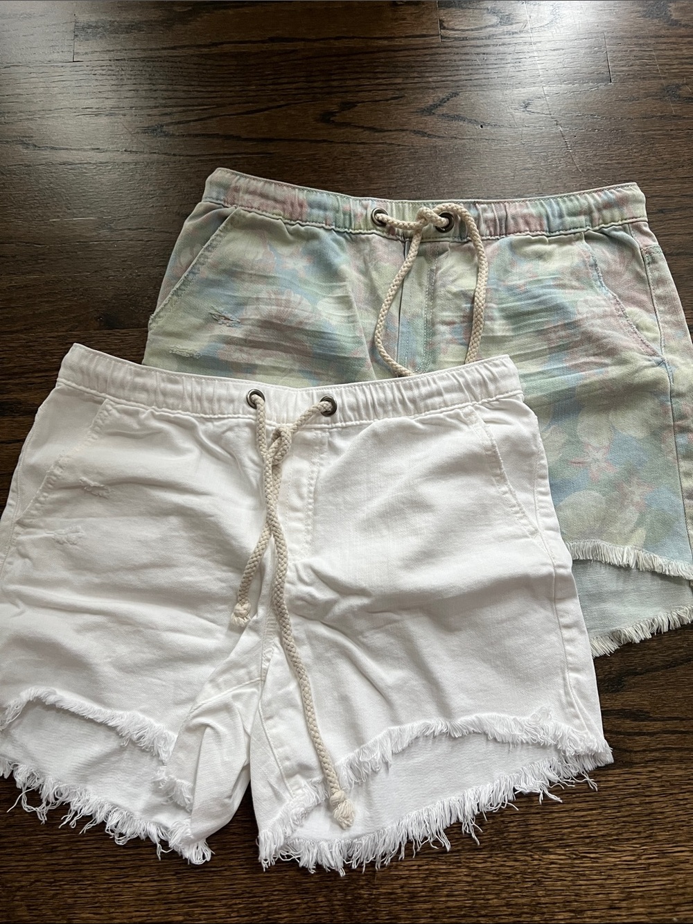 Aerie Women’s Frayed Hem Drawstring Shorts - White & Pastel Tie-Dye, size M